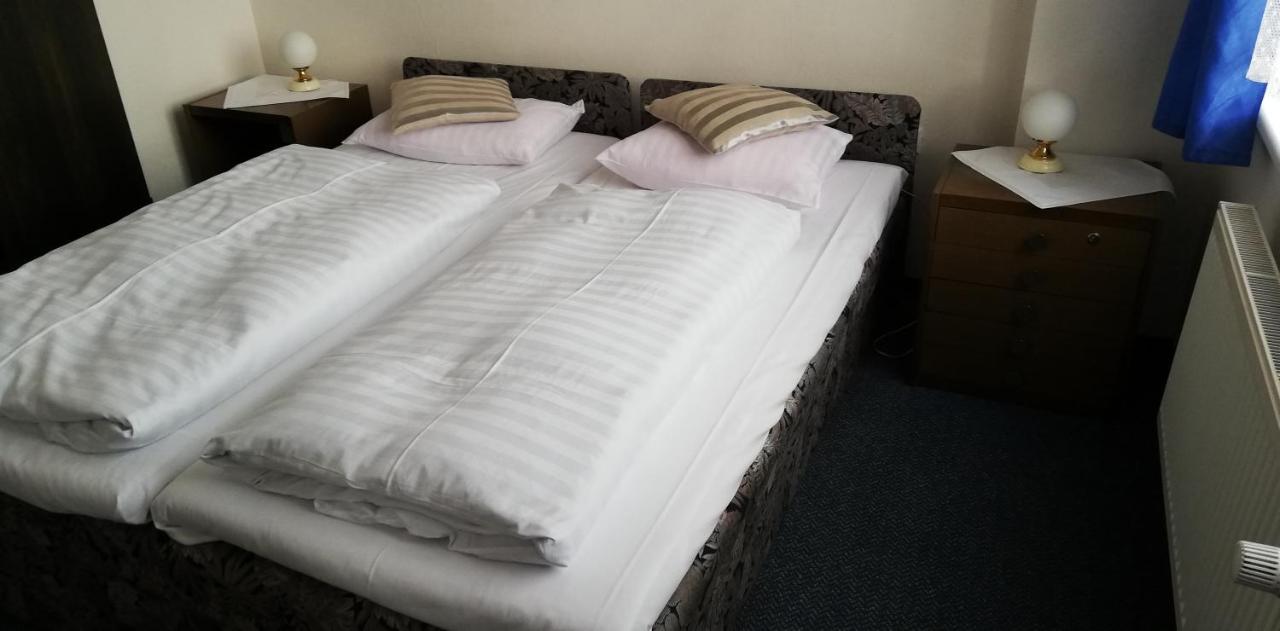 Hotel Apollo Valašské Meziříčí Exteriör bild