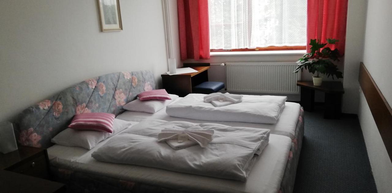 Hotel Apollo Valašské Meziříčí Exteriör bild