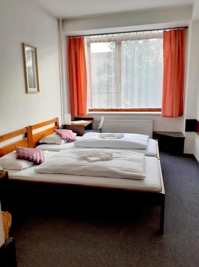 Hotel Apollo Valašské Meziříčí Exteriör bild